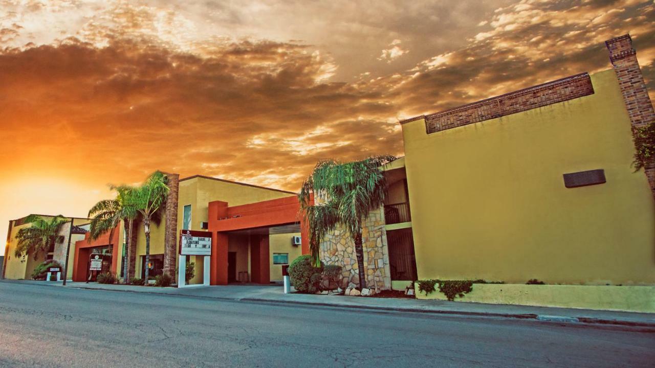 Barrokas Hotel & Suites Piedras Negras Exterior foto